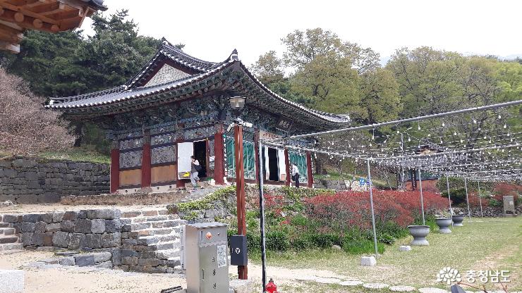 신원사 대웅전 전경