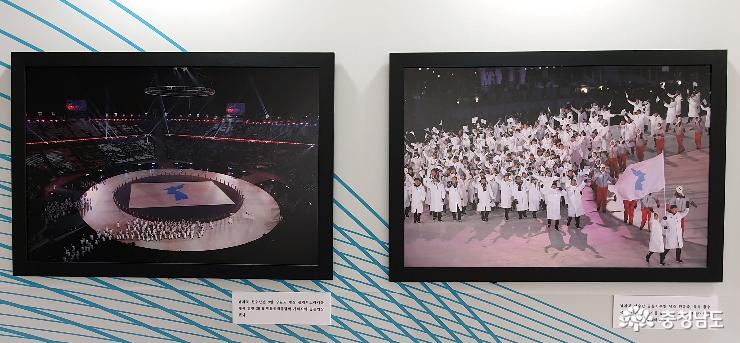 2018년 2월 9일 강원도 평창에서 열린 제23회 동계올림픽에 남과북이 한반도기를 앞세우고 단일팀으로 입장하고 있다.