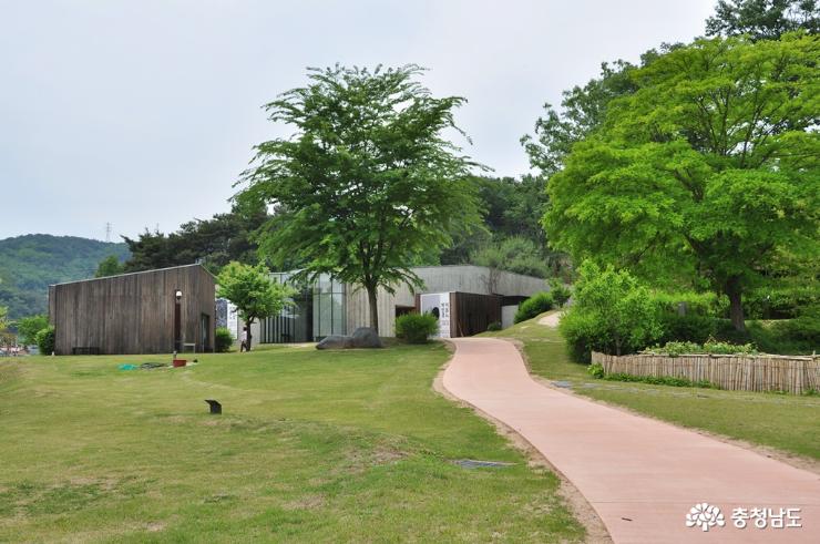 연밭이 있어 즐거운 이응노의 집 산책 사진