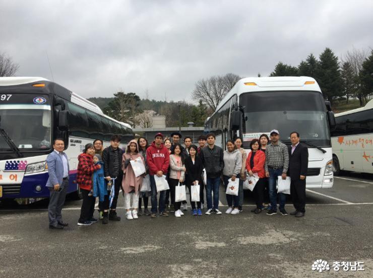 Foreign Tourists are Visiting Gongju via the K-Travel Bus!
