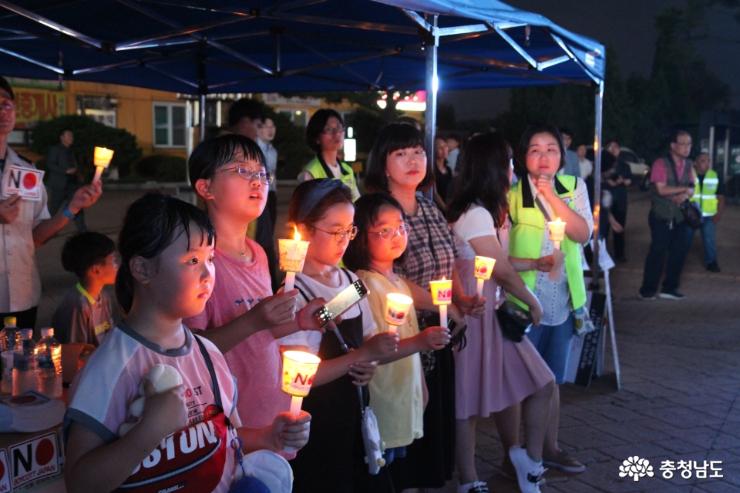 당진 소녀상 앞에서 열린 일본 아베규탄 촛불문화제