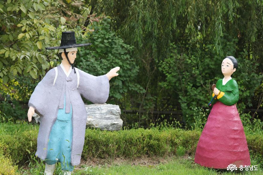 능수버들 아래 흥겹게 펼쳐졌던 마당극 '능소전' 1