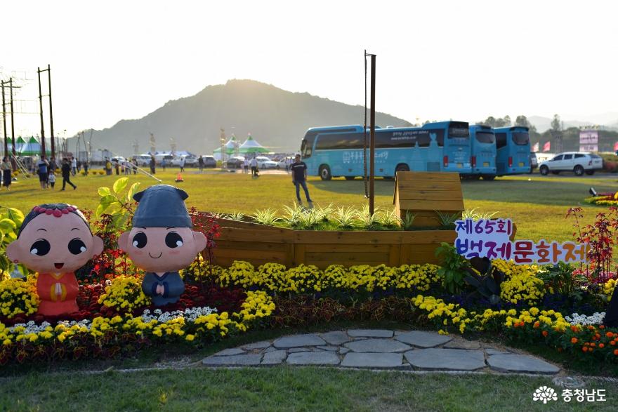 부여에서 열린 제65회 백제문화제 '한류원조, 백제를 즐기다' 1