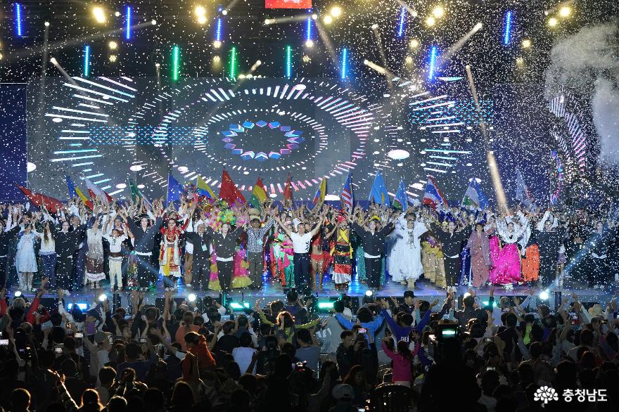 신명나는 춤으로 하나되었던 세계인의 축제 '2019 천안흥타령춤축제' 74