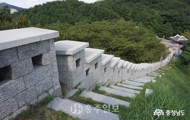 조선시대 동래부의 행정중심지를 둘러쌓던 동래읍성