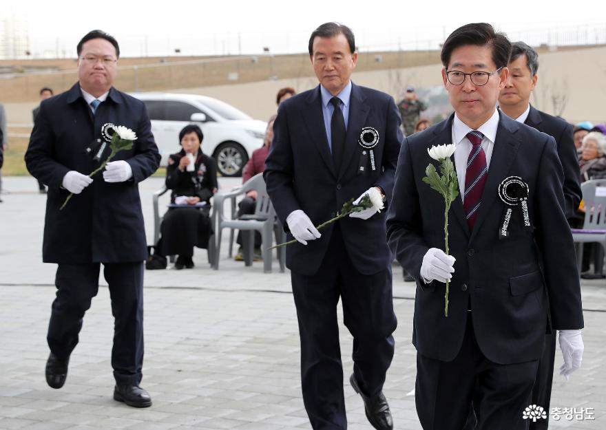“희생 위에 꽃피운 오늘을 기억합니다” 1