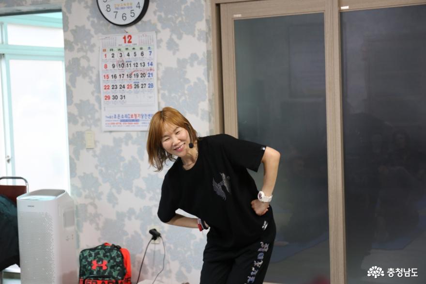 어르신과 쉘 위 댄스...정은 씨의 건강체조 1