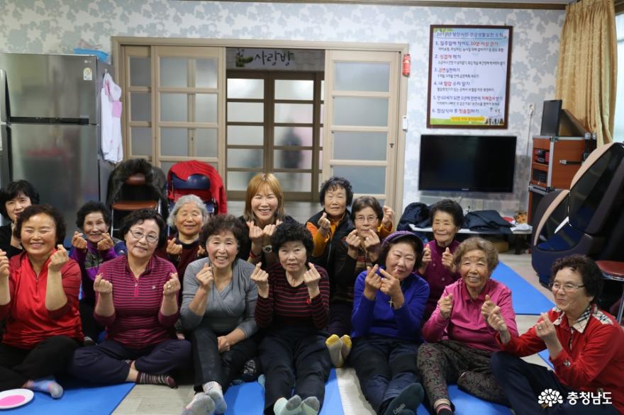 어르신과 쉘 위 댄스...정은 씨의 건강체조 2