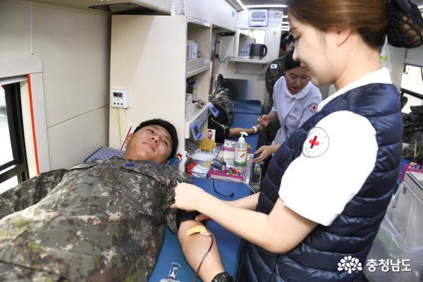 "헌혈은 생명을 나누는 일이자 군인정신 발휘할 기회"