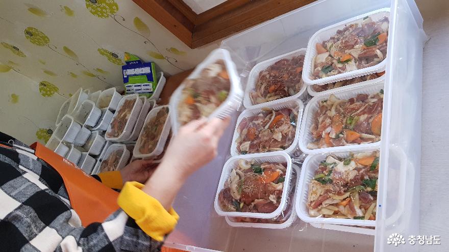 따뜻할때 빨리 가져다 드려야 맛있게 드실수 있어요!~