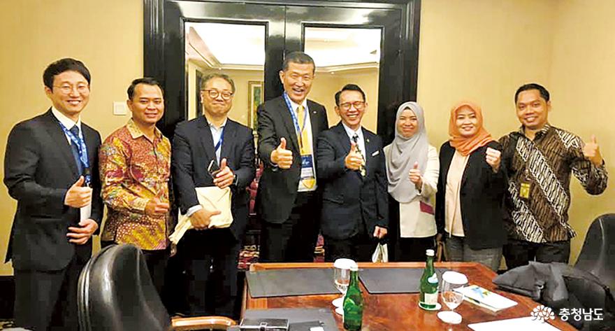 Expand exchanges with Indonesia's ‘economic center’