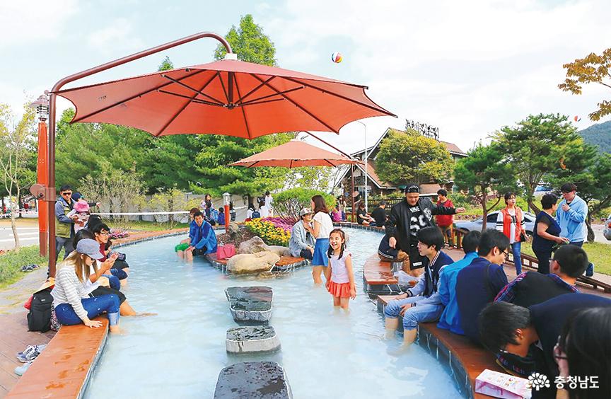 Beat tiredness and recover health in a warm hot spring