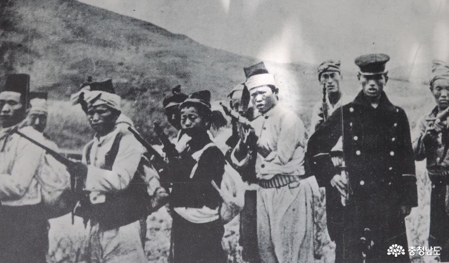 구한말 의병부대 모습 (1906년)