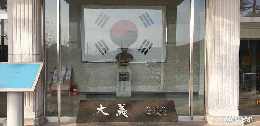 이동녕 선생 흉상