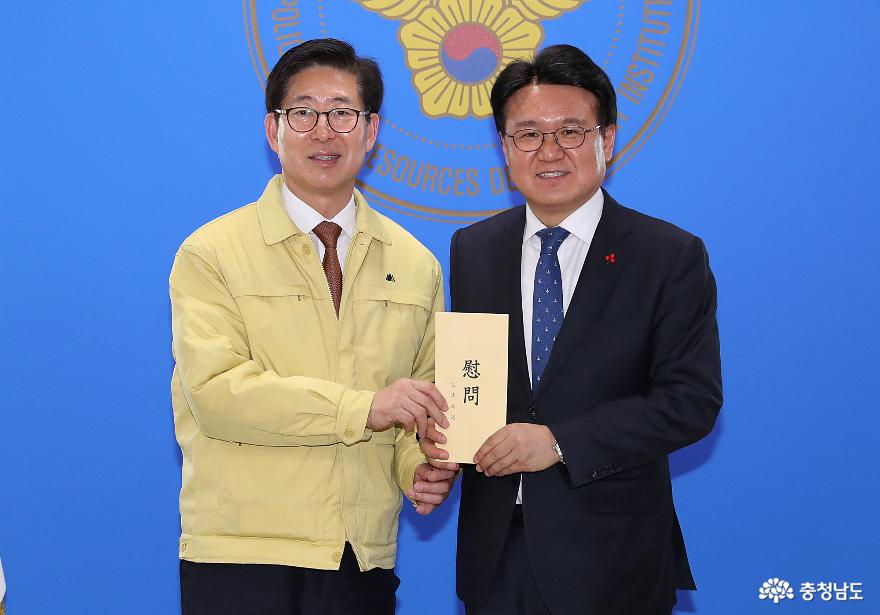 양승조 지사, 아산 임시생활시설 근무 경찰관 격려 1