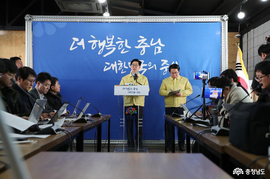 “지역사회 유입 차단·경제 활성화 집중” 3