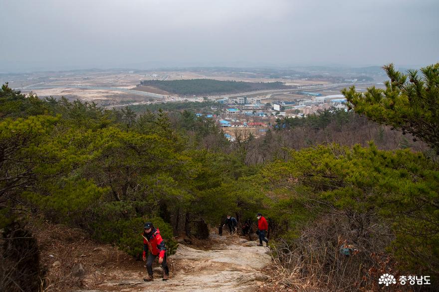 용봉산을 오르며 내려다보는 내포신도시