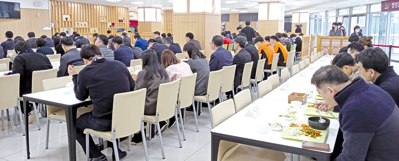 도청 내‘사회적 거리두기’ 실천 1