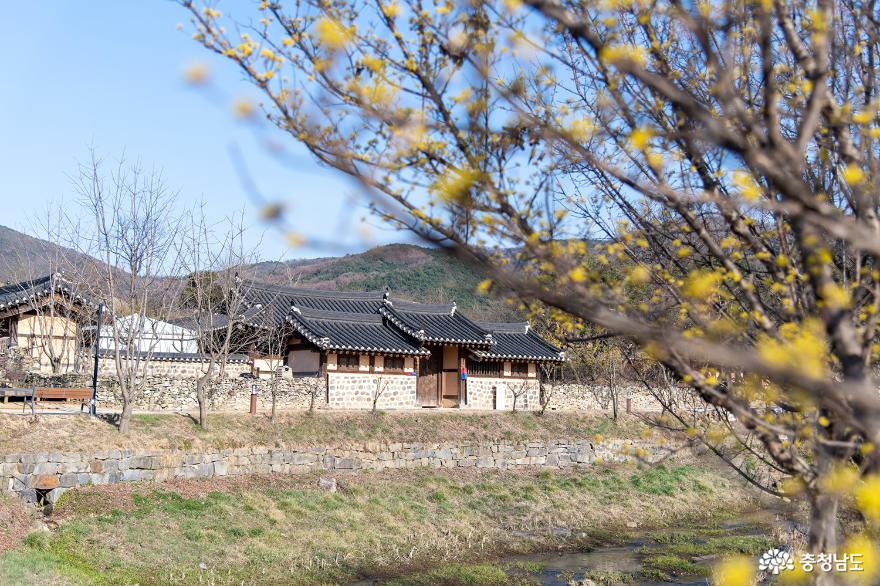 외암민속마을 주차장에서 본 풍경