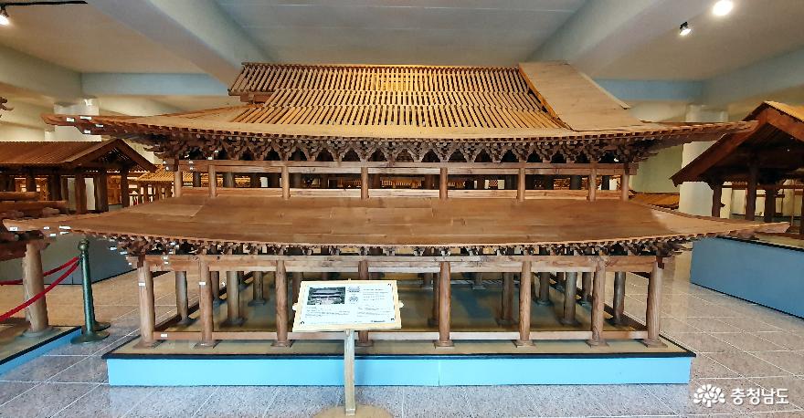 구례 화엄사 각황전. 국보 67호. 7.5분의 1로 축약.