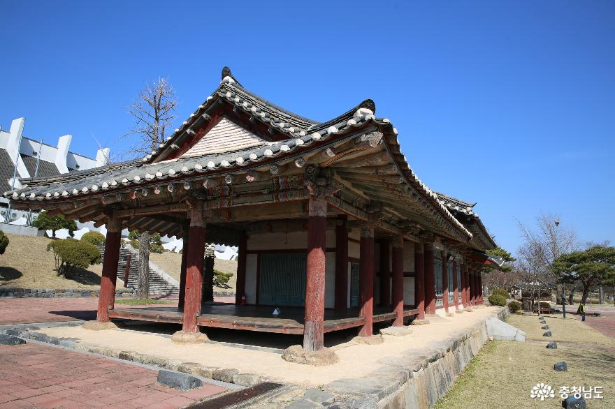 봄은 왔지만 조용하게 침묵을 지키고 있는 부여 7