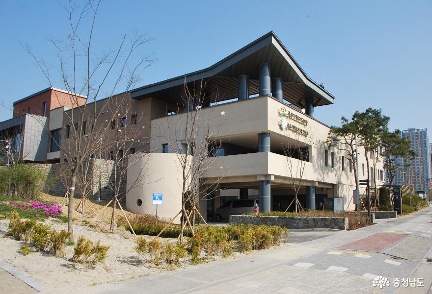 꿈든솔: 공주시 무령로 550-53(월송동 672)