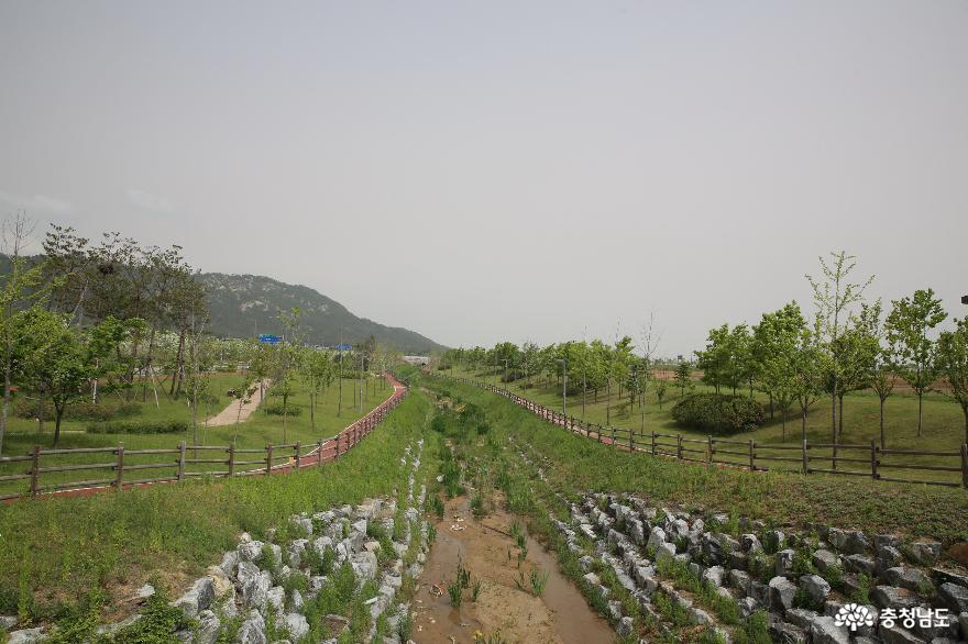 충남넷 모바일 내포신도시에서 만나보는 예산의 의좋은 형제
