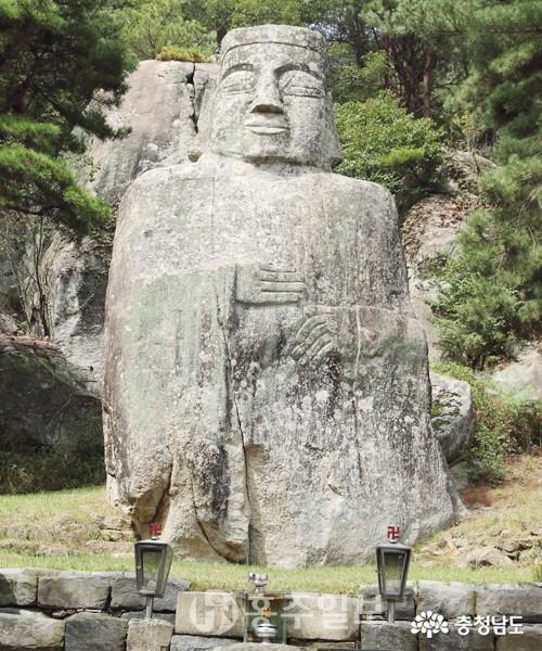 용봉산  ‘상하리미륵불 (上下里石造彌勒佛立像)’