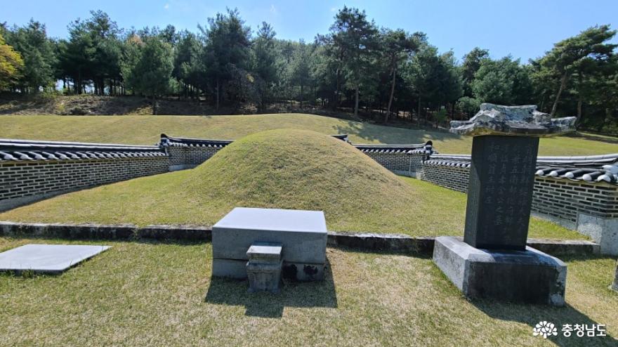 예산 여행, 화순옹주홍문 열녀문과 김한신 합장묘 사진