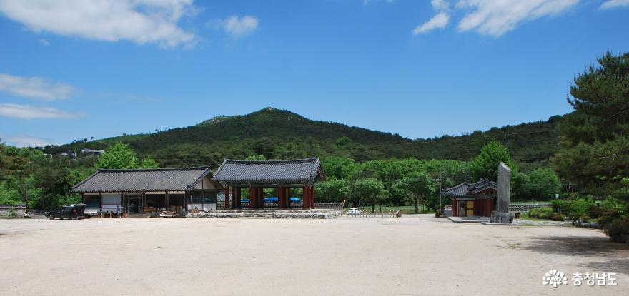한국고건축박물관 입구 전경:(왼쪽부터) 만화당