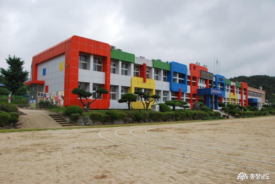 학교텃논, 학교텃밭 조성된 공주마곡초등학교 교정에서 2