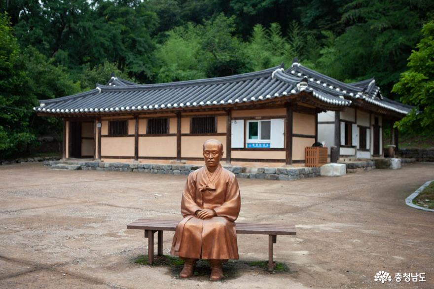 천안 출신 독립지도자 이동녕 선생과 루드베키아를 만날 수 있는 목천여행 사진