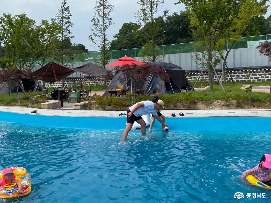 ▲ 캠핑장 중앙에 위치한 물놀이장