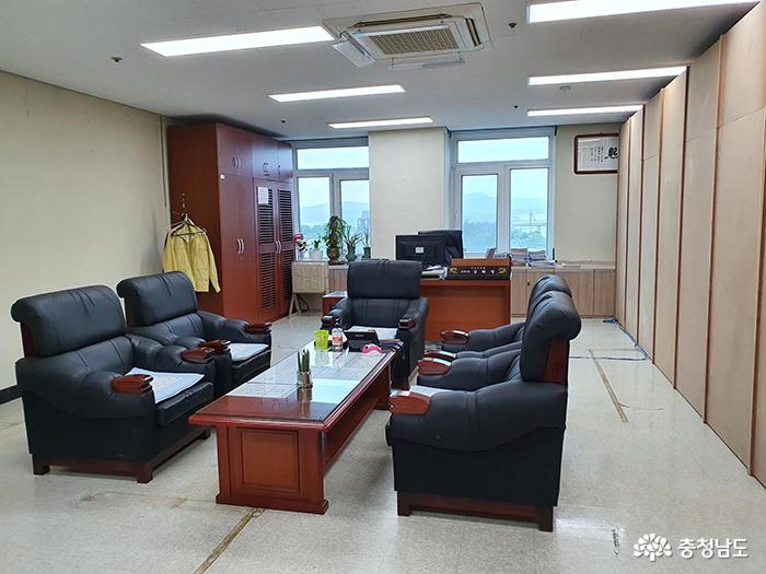 아산시의회 ‘부의장실 논란’ 일단락…김희영 부의장실 의원사무실 한켠에 마련 1