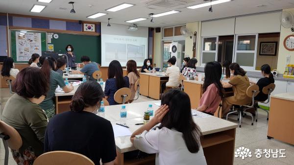 인지초등학교에서 부석도, 강당초 등 3개 학교 교사들이 연합으로 학습능력신장 연수를 가졌다.