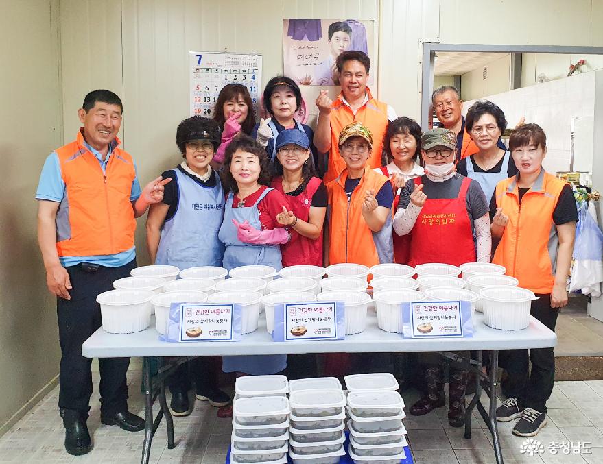 태안군자원봉사센터 사랑의 밥차, 호우피해 가정 위한 ‘사랑의 삼계탕’ 봉사!