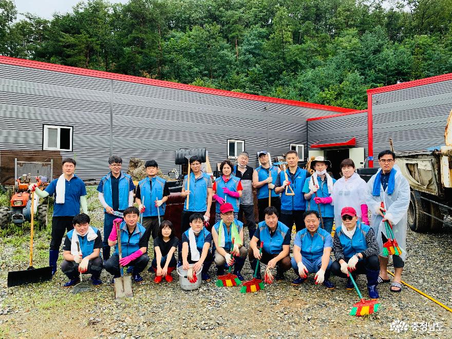 충남공무원노조 수해복구 ‘구슬땀’ 1