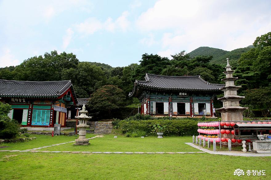 산사의 고즈넉함과 싱그러움이 넘치는 공주 신원사 사진