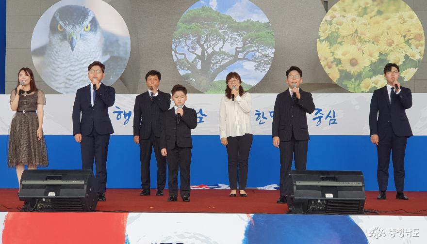 제75주년 광복절기념식 축하공연의 일곱빛깔무지개.