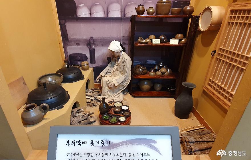 체험관 실내 옹기전시장 1.