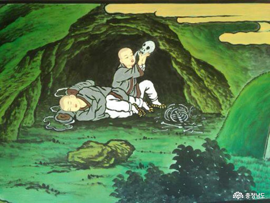원효대사의 동굴속 모습이 부석사 경내 벽화에 그려져있다.