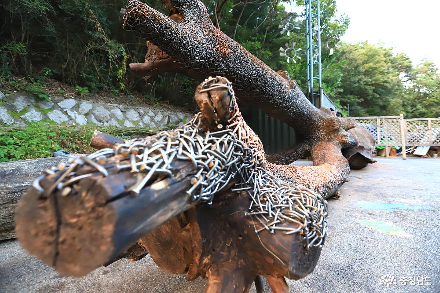 공주 연미산에서 설치미술 보며 '안구정화' 사진