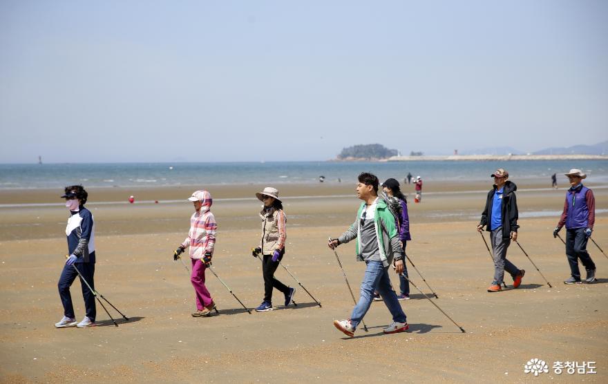 태안군, 몽산포·달산포 해변에서 ‘몸도 마음도 건강하게!’ 해양치유체험 프로그램 추진!
