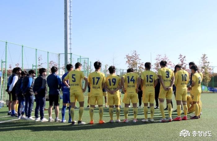 [단독] 충남아산FC U-18 감독 ‘자질논란’…부모, 개선요구 vs 구단, 문제없는 선임