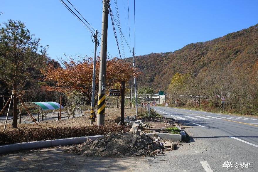 부여의 새로운 명소 외산 수리바위 캠핑정원