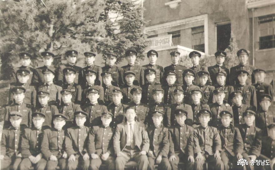 1962년 어느 고등학교 학생들의 기념사진