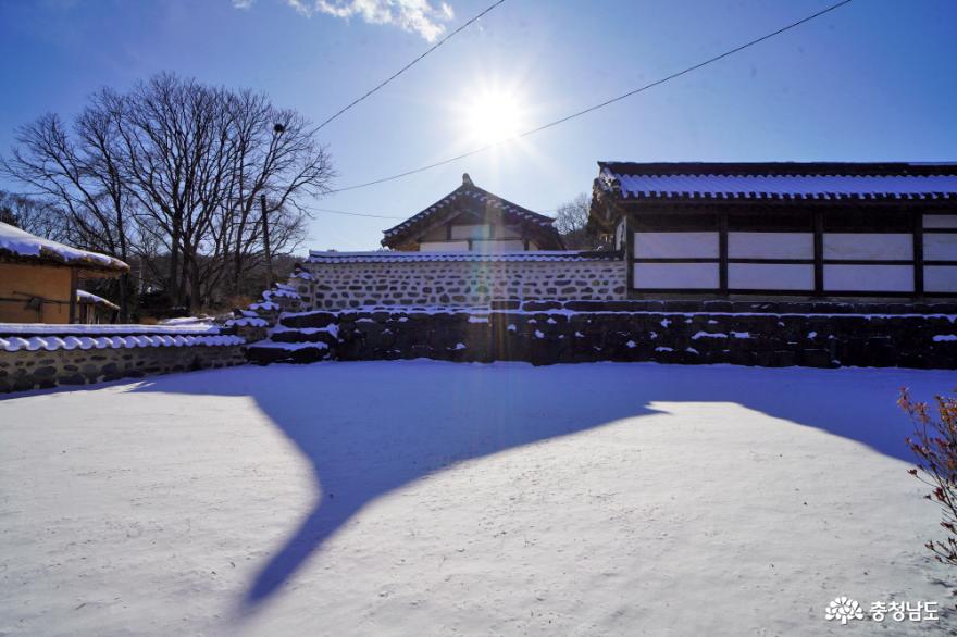 눈 쌓인 아름다운 풍경화, 계룡 사계고택 사진