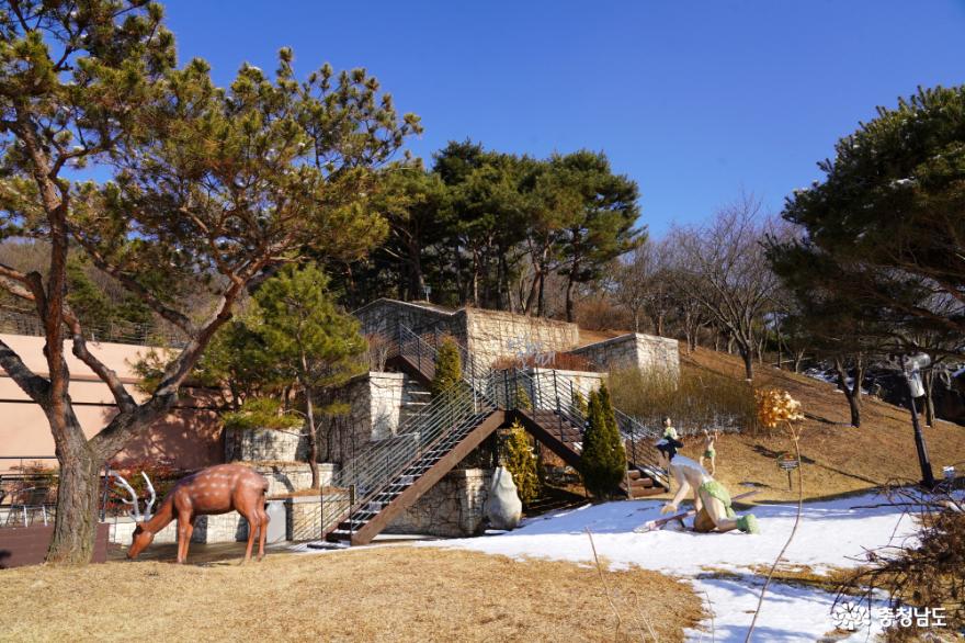 석장리박물관 눈 쌓인 풍경과 특별전시 '사냥혁명' 사진