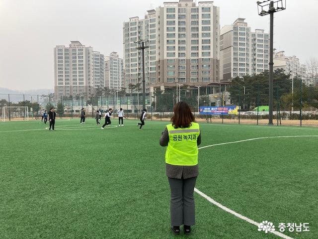 천안시, 도시공원 체육시설 이용자 마스크 착용 단속 사진