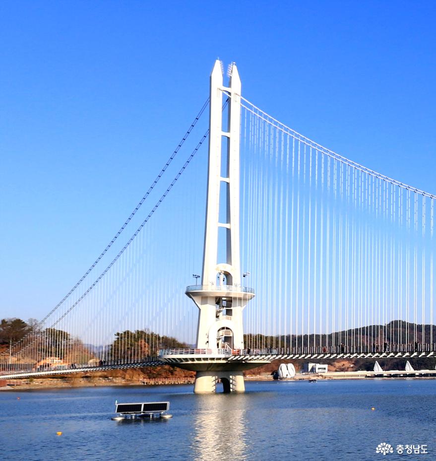 '한국관광 100선'에 오른 예당호 출렁다리와 분수쇼 사진
